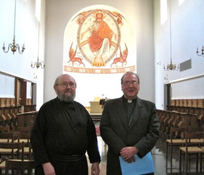 Mgr Vancottem visite le monastère de Chevetogne
