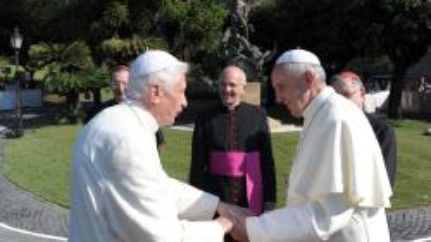 Les deux papes réunis près de saint Michel