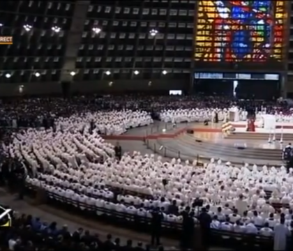 Aux évêques et au clergé, le pape demande d’aller à « contre-courant »