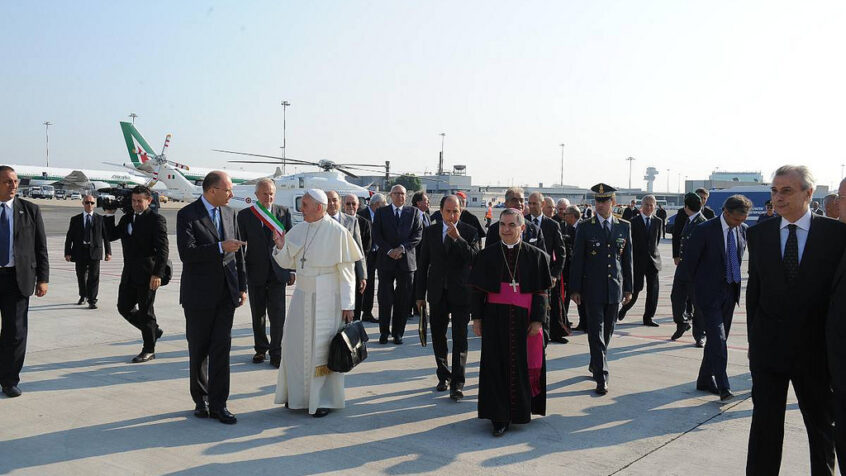Le pape François demande à être accueilli en ami