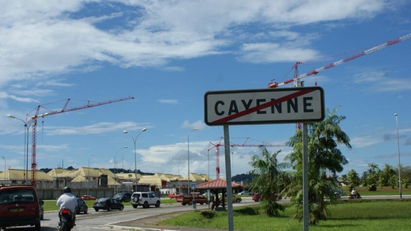Guyane: 700 jeunes Français bloqués suite à une panne d&rsquo;avion