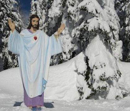 USA : Une statue de Jésus dans un domaine skiable