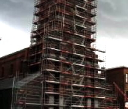 La Louvière: L&rsquo;échafaudage de l&rsquo;église démonté