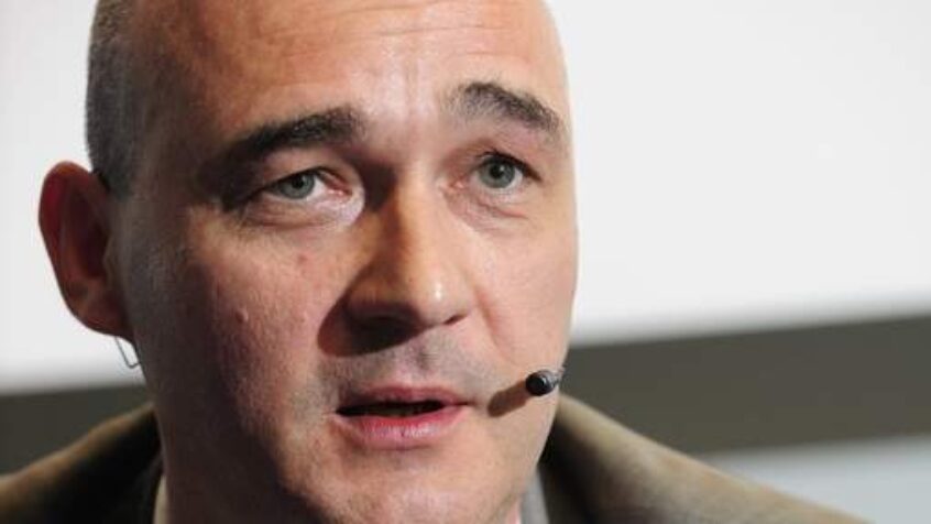 Jannie Haek prêt à réduire son salaire !