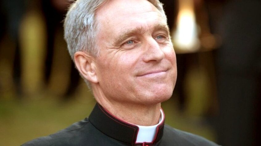 Benoît et François vu par Mgr Gänswein