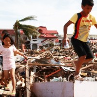 Philippines-Typhon-enfants