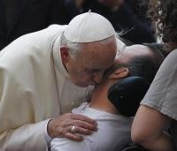 le pape François et un malade (c) Radio Vatican