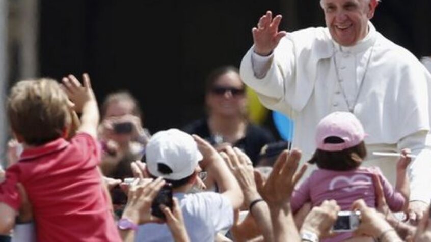 Le pape François reçoit des centaines de familles nombreuses