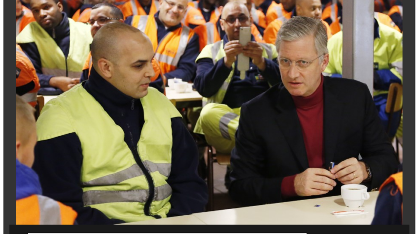Café sur le pouce entre le roi et les éboueurs