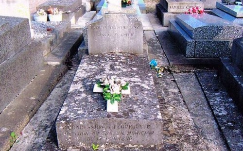 Cimetière-tombe