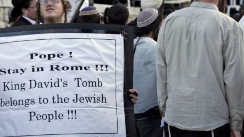 Israël : des juifs ultra-orthodoxes protestent contre la venue du pape