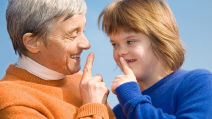 Le Pape invite les petits-enfants à visiter leurs grands-parents