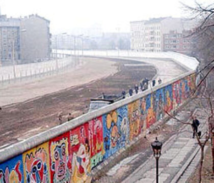 Il y a 25 ans, le mur de Berlin tombait…