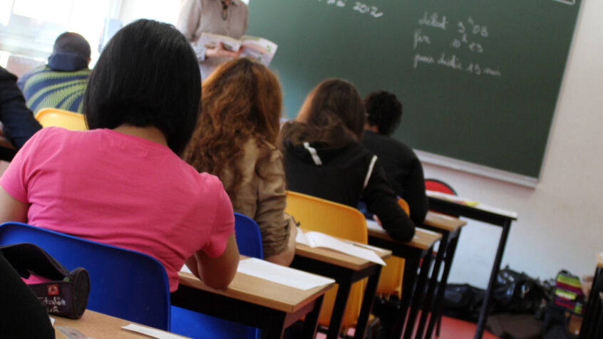 Près de 300 élèves sans école
