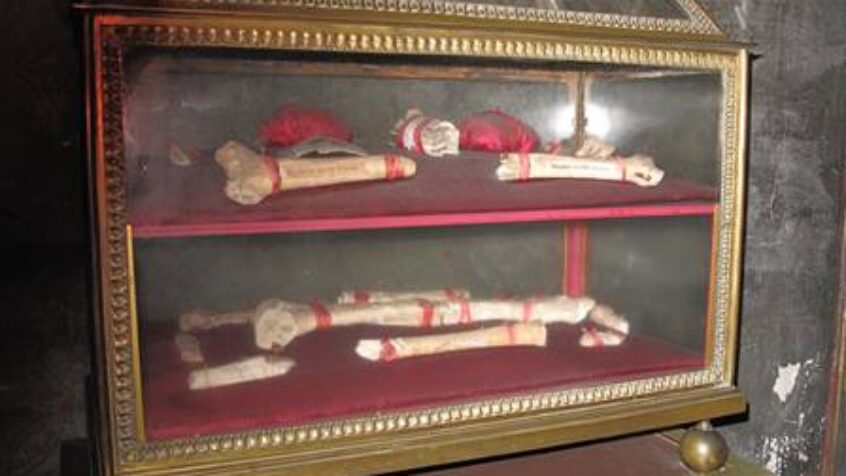 Reliques mises aux enchères dans une salle de ventes namuroise