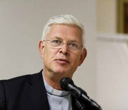 Le p.Tommy Scholtès aux Grandes Conférences Namuroises pour parler du pape François