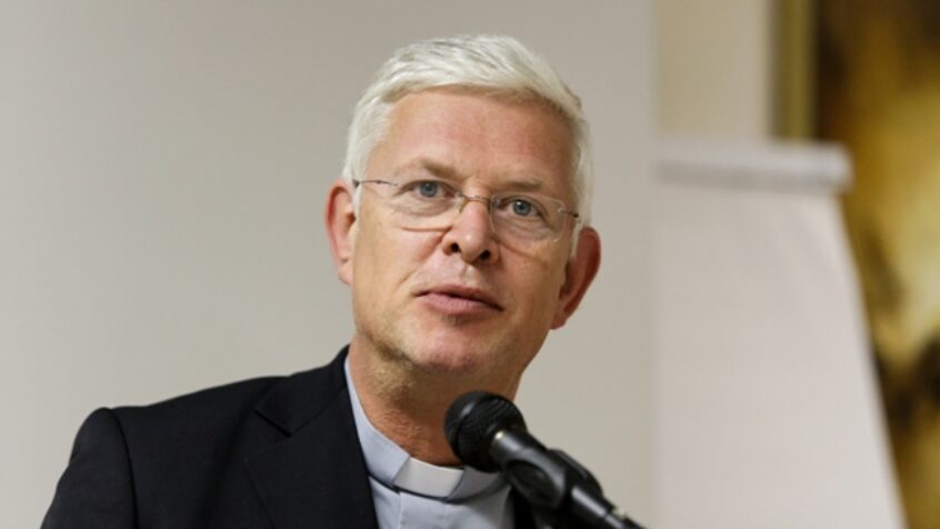 Le p.Tommy Scholtès aux Grandes Conférences Namuroises pour parler du pape François