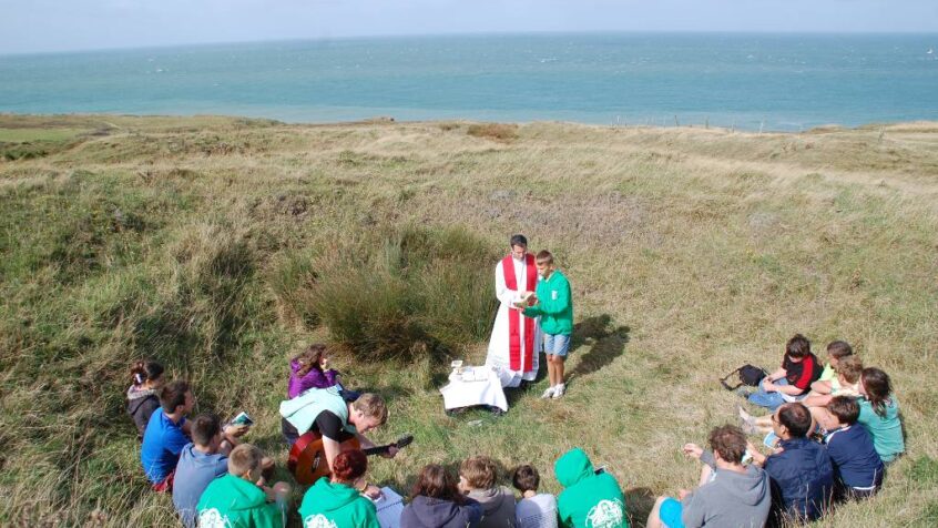 La messe du camp : la subir ou la vivre ?