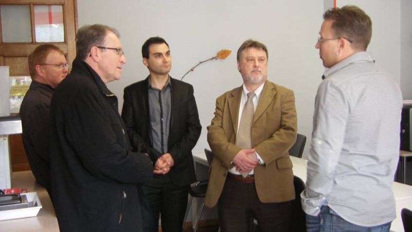 Mgr Warin en visite au centre le Palier à Auvelais