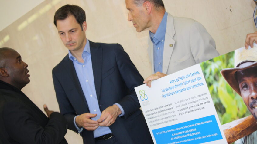 Entraide & Fraternité a remis une pétition au ministre De Croo