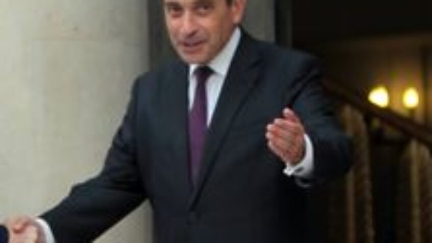 Laurent Stefanini confronté au silence du Vatican
