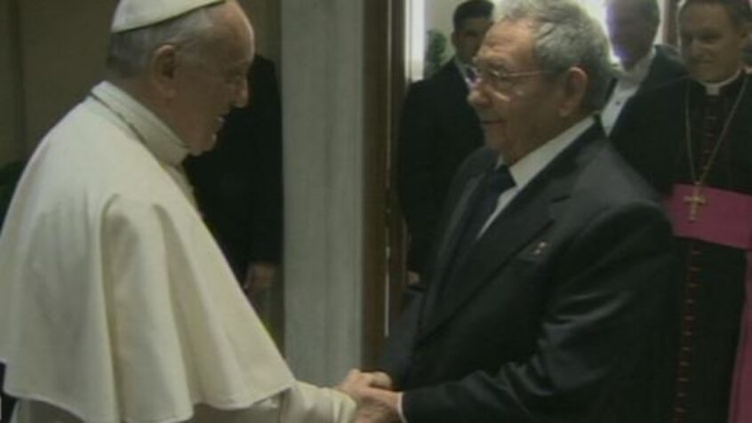 Raul Castro remercie François