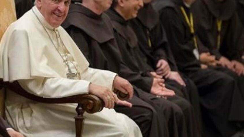 Le Pape appelle les franciscains à « se sentir tout petits devant Dieu »