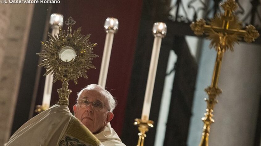 Le Pape à Saint-Jean de Latran pour la fête-Dieu