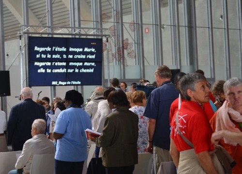 071515 - Renouveau charismatique au Lotto Mons Expo