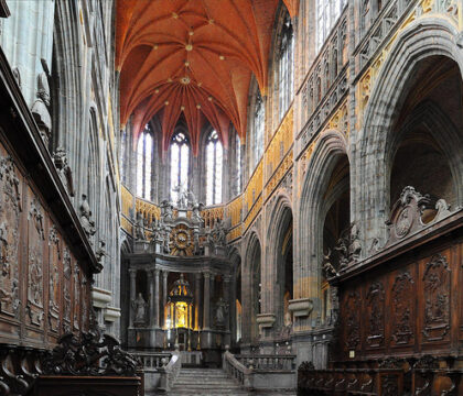 Saint-Hubert : après le glas, la basilique partiellement ouverte