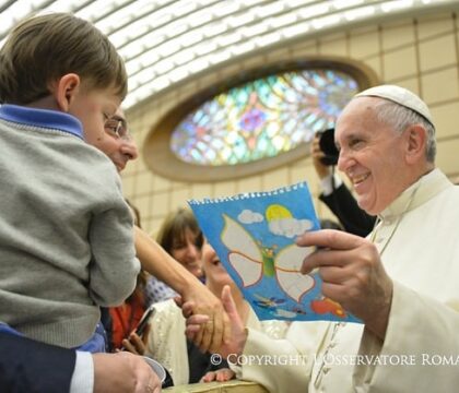 Clôture du synode : « l’Eglise n’a pas peur de secouer les consciences anesthésiées », dit le pape