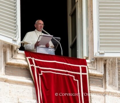 Bénédiction Urbi et Orbi : le pape dénonce les &#8220;maux&#8221; de notre monde
