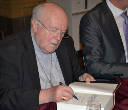 La biographie du cardinal Danneels est sortie de presse
