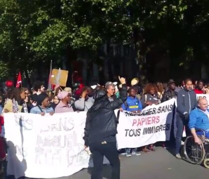 Bruxelles &#8211; Franc succès pour la marche de solidarité avec les réfugiés