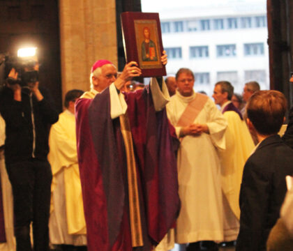 Le nouvel archevêque ouvre la Porte sainte à Bruxelles