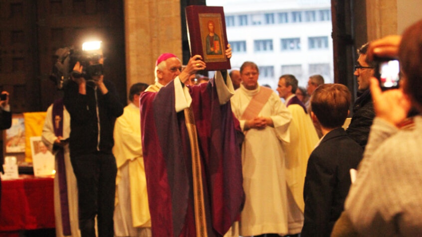 Le nouvel archevêque ouvre la Porte sainte à Bruxelles