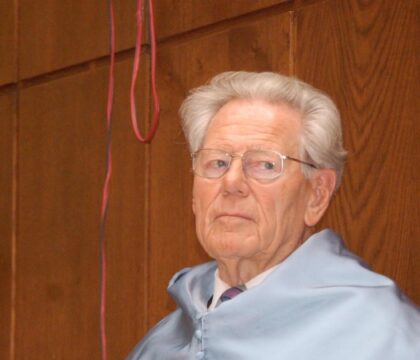 Hans Küng appelle à une « discussion libre » sur l&rsquo;infaillibilité papale