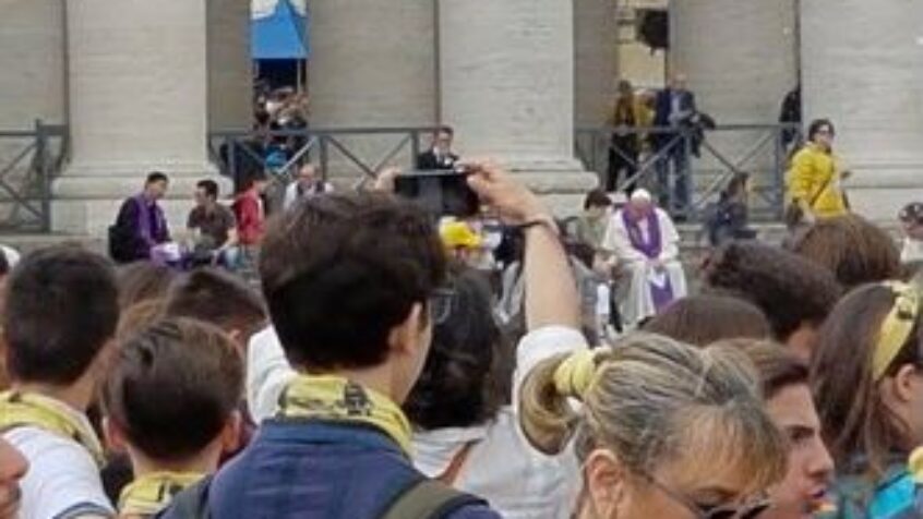 Jubilé des ados : le pape parmi les confesseurs