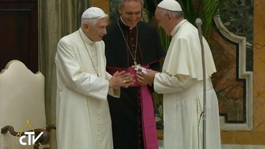Le pape émérite Benoît XVI fête ses 65 ans de sacerdoce