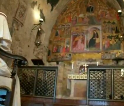 A Assise, le pape François fait passer « la caresse du pardon »