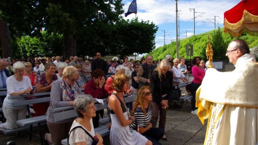 Mgr Vancottem à Beauraing : « Nous avons bien une minute pour prier Dieu »