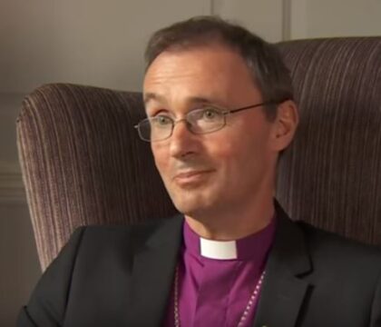 Angleterre : Un évêque anglican fait son coming out
