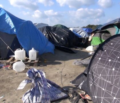 Jungle de Calais: « Démanteler ou construire » par Mgr Jaeger
