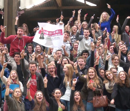 Journée mondiale des enseignants : action « Saved by the bell »