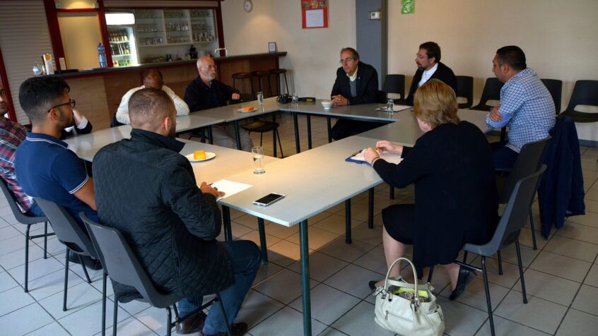 EXCLU – Liège : Mgr Delville à la rencontre des musulmans turcs de Retinne
