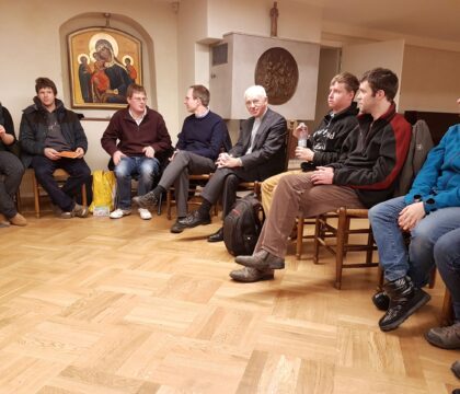 Taizé à Riga: le cardinal De Kesel auprès de jeunes Belges