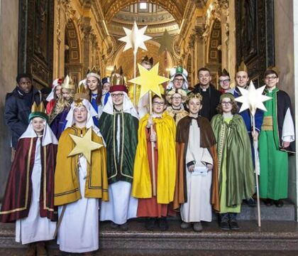 Quatre petits Chanteurs à l&rsquo;étoile ont célébré nouvel an avec le pape
