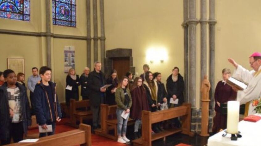 Tournai : le face-à-face entre des ados et leur évêque
