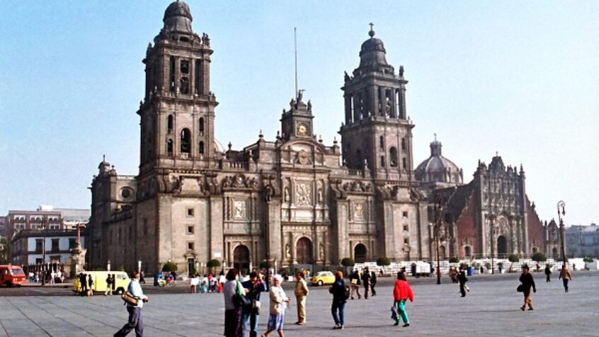Un prêtre poignardé dans la cathédrale de Mexico