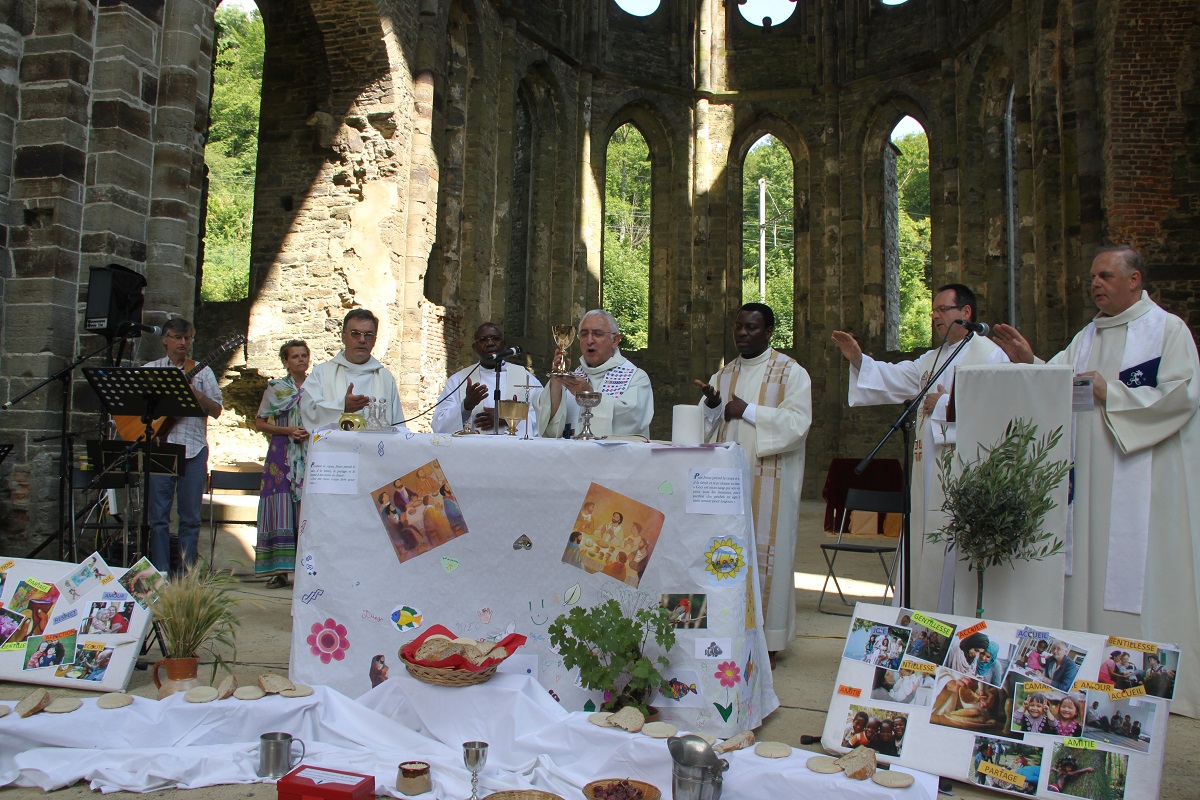 Célébration de l'Eucharistie lors de la fête du Pain de Vie, le 18 juin 2017 à l'abbaye de Villers-la-Ville